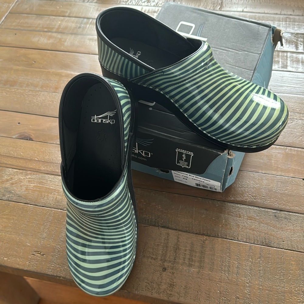 Size 42 EU Dansko clogs